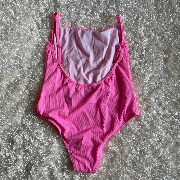 Bikini - Picture 5 of 6